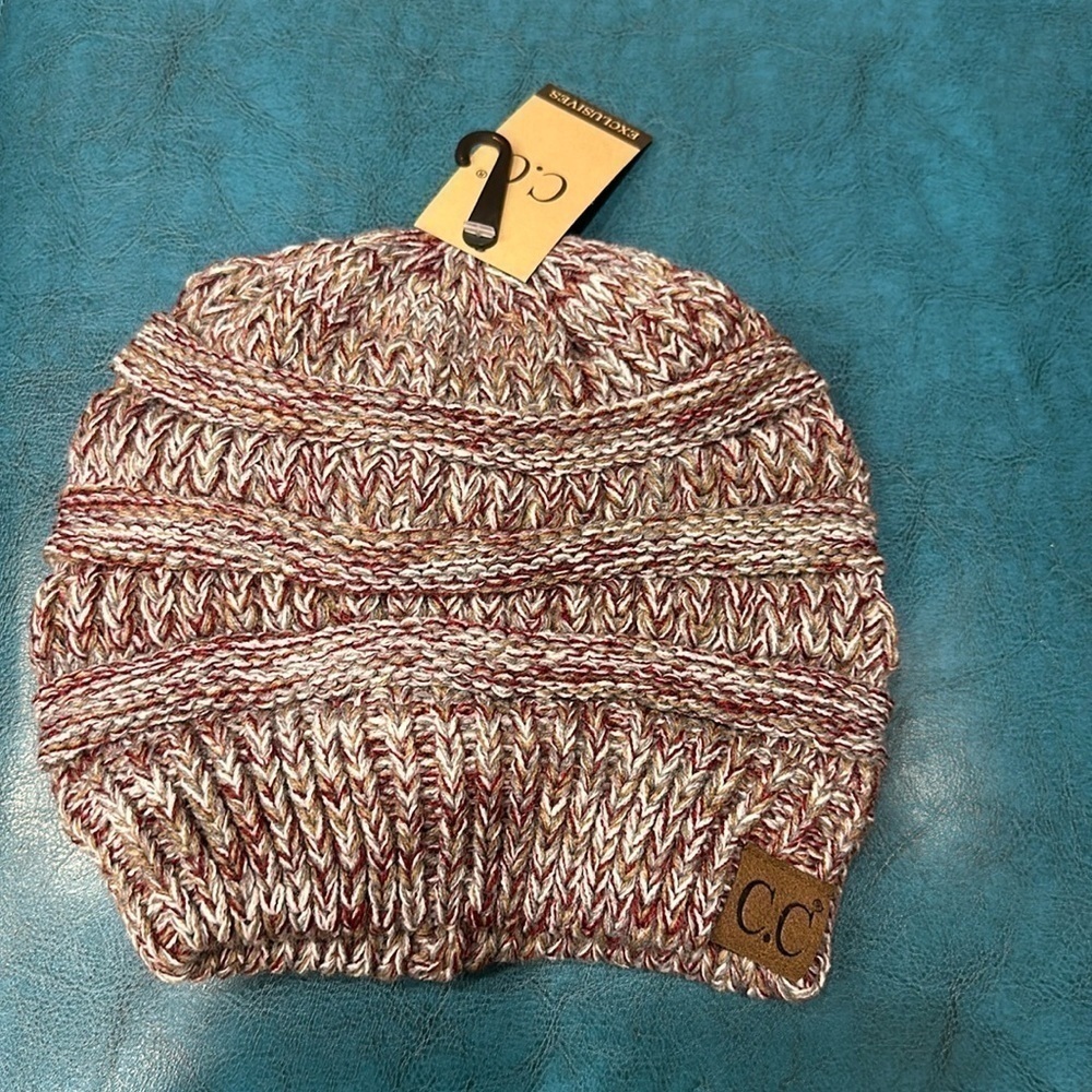 NWT CC  beanie exclusives color number 20 gray, white, red